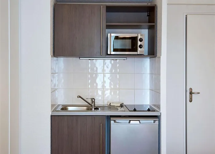 أبارتهوتيل أداغيو أكسيس بويتيرز