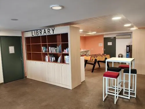 أبارتهوتيل أداغيو أكسيس بويتيرز 3* بواتييه