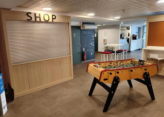 أبارتهوتيل أداغيو أكسيس بويتيرز