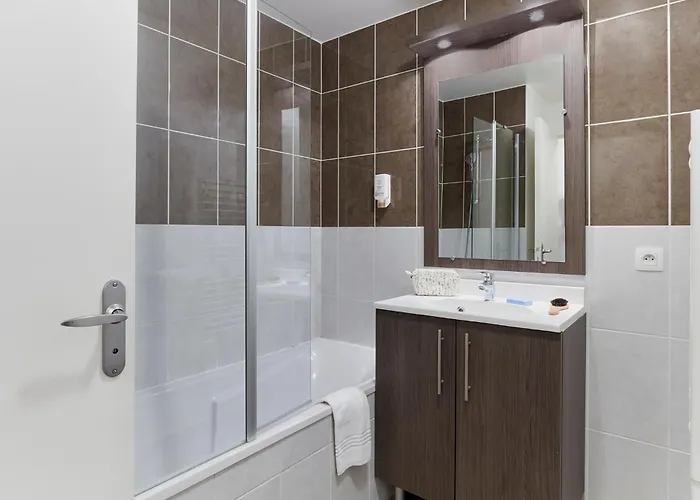 أبارتهوتيل أداغيو أكسيس بويتيرز